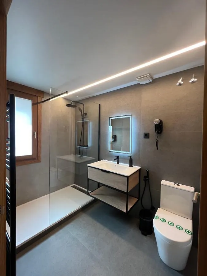 Hotel Els Encantats Espot 3*,