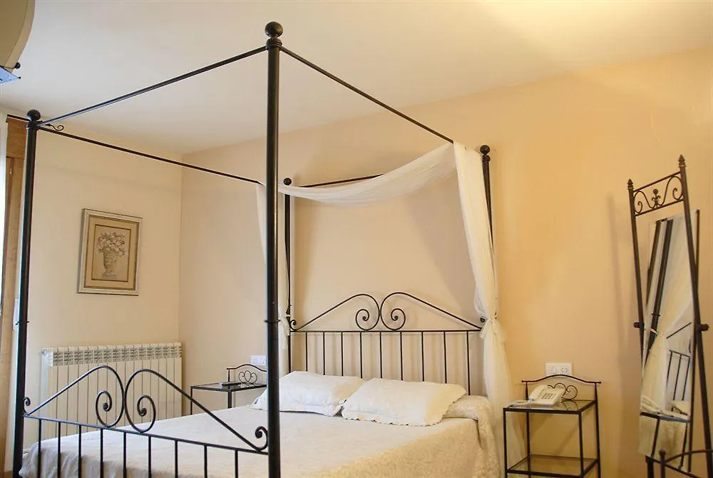 Hotel Els Encantats Espot 3*,  Spain